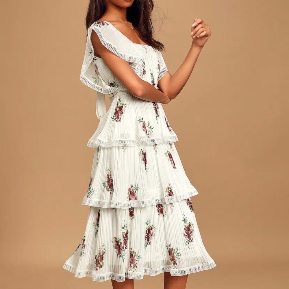 NWT Lulus romance floral midi dress